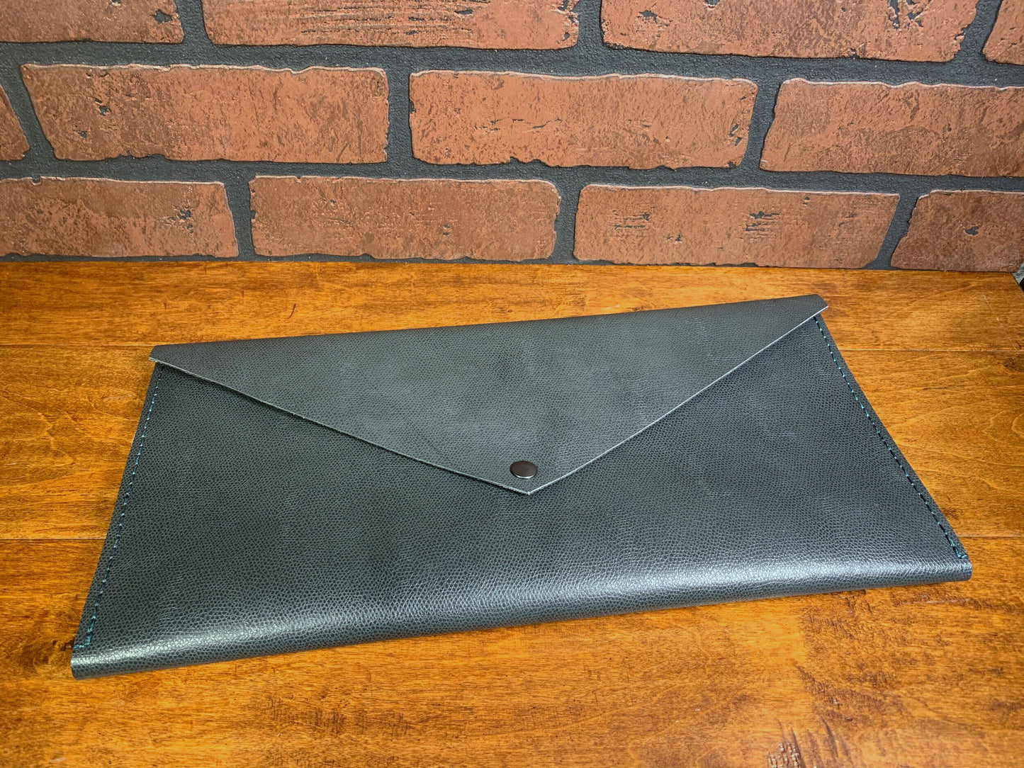 Xanadu Green Grey Clutch