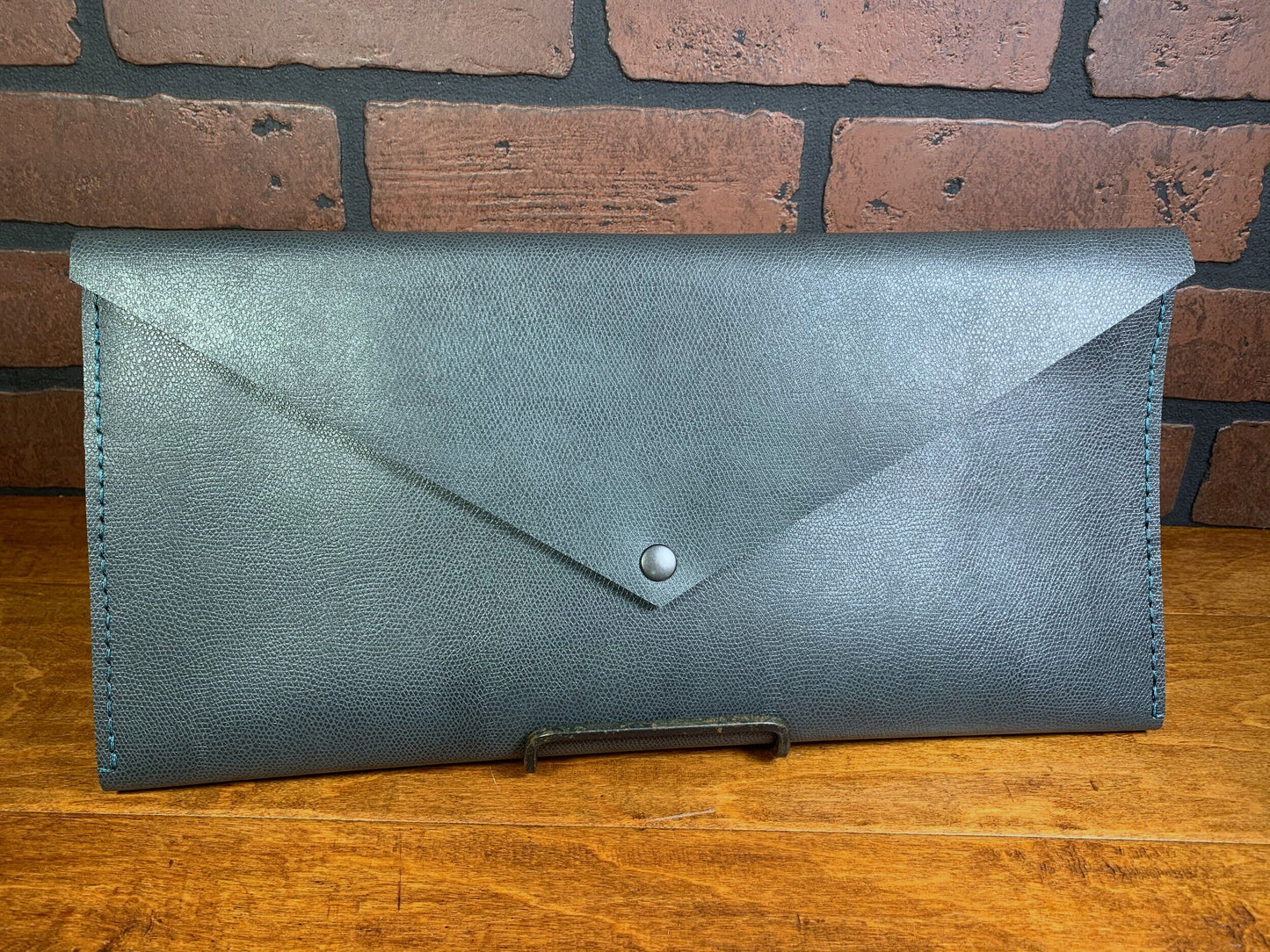 Xanadu Green Grey Clutch